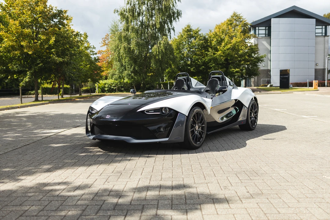 2015 Zenos - Image 4 of 31