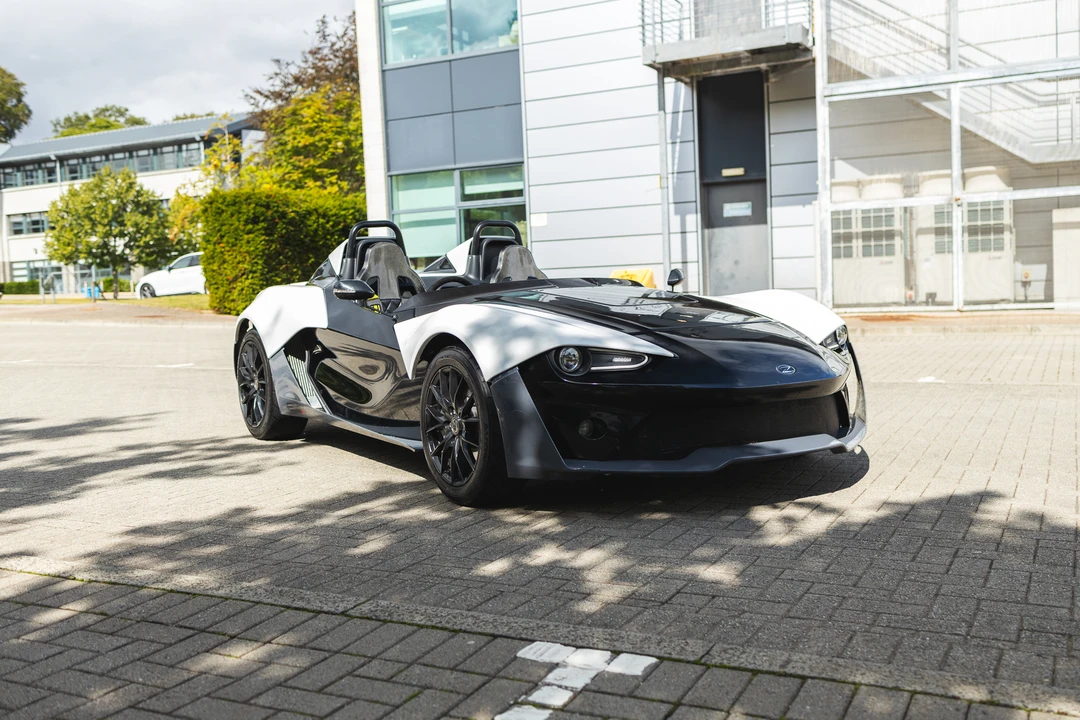 2015 Zenos - Image 10 of 31