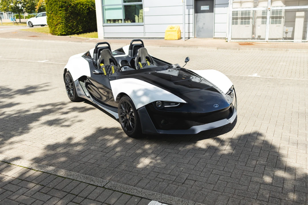 2015 Zenos - Image 18 of 31