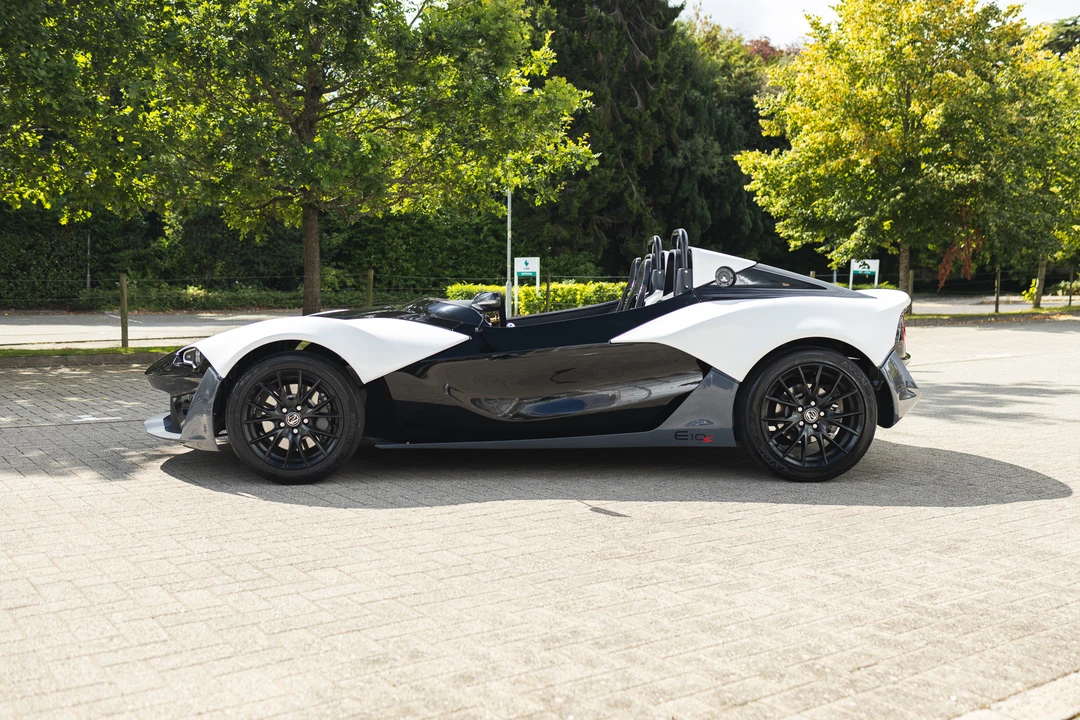 2015 Zenos - Image 5 of 31