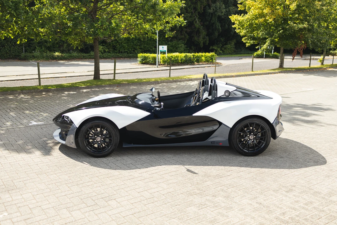 2015 Zenos - Image 13 of 31