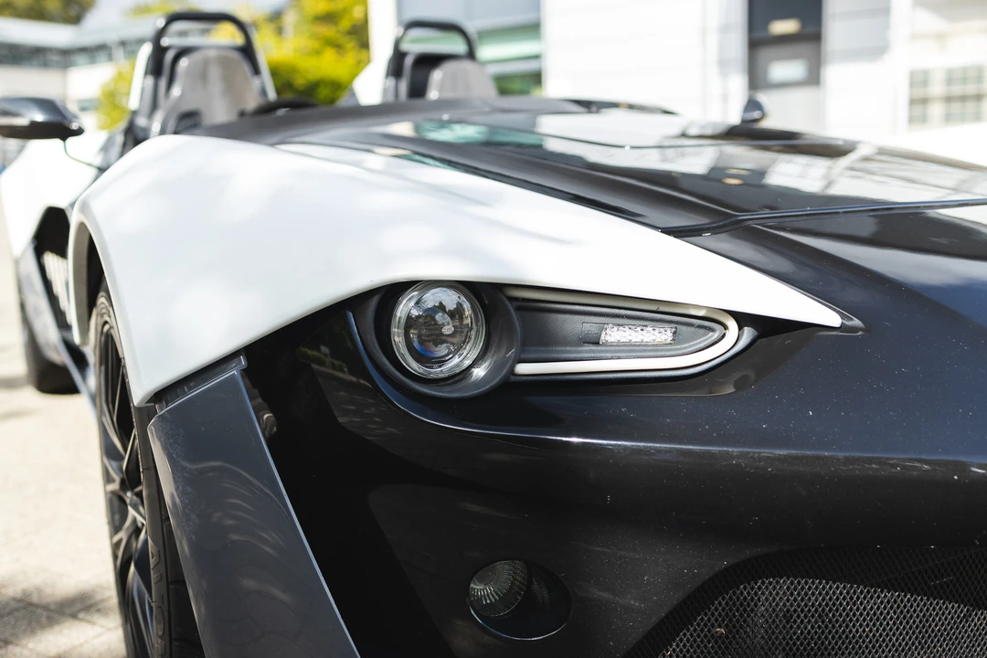 2015 Zenos - Image 21 of 31