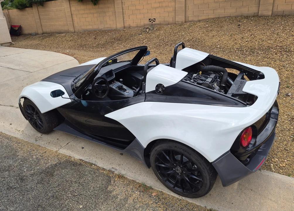 2015 Zenos - Image 14 of 31