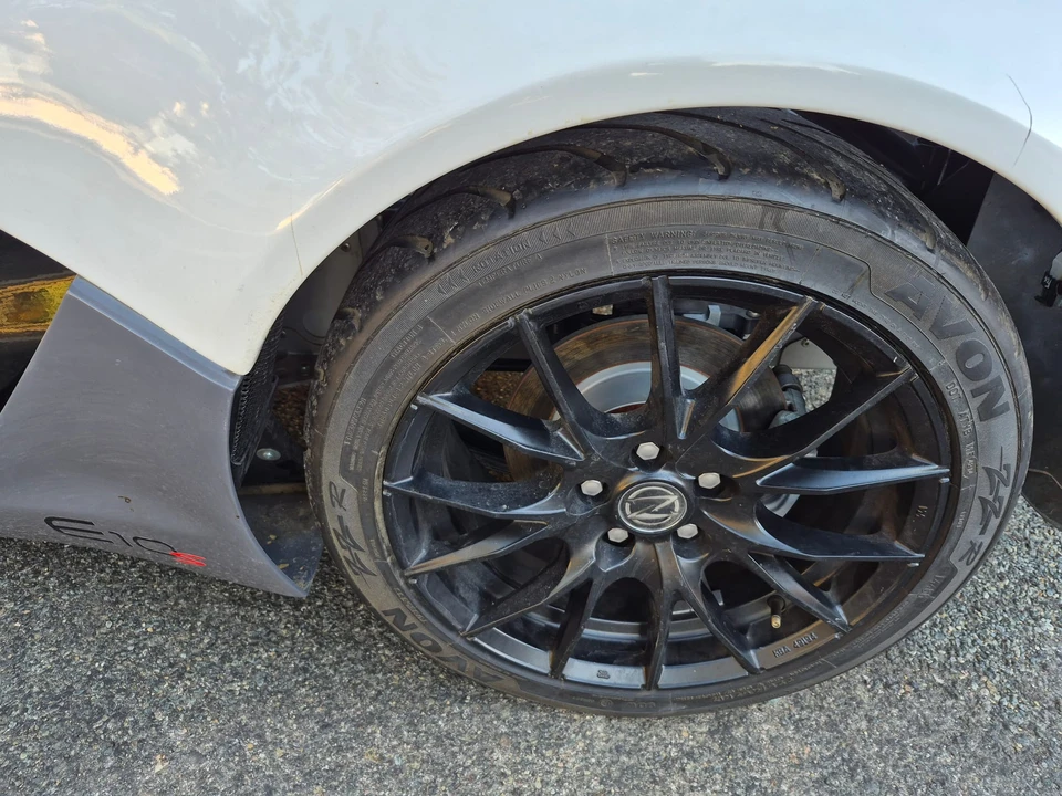 2015 Zenos - Image 25 of 31