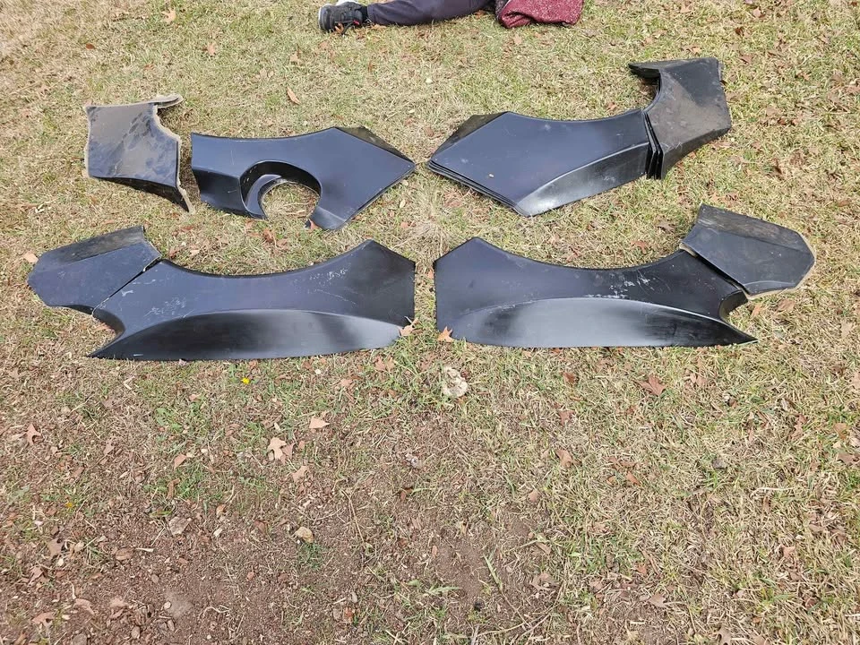 2015 Parts & Memorabilia Bodywork - Image 4 of 4