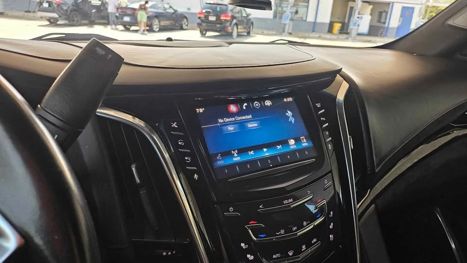 2015 Cadillac Escalade 4th Gen - Image 8 of 10