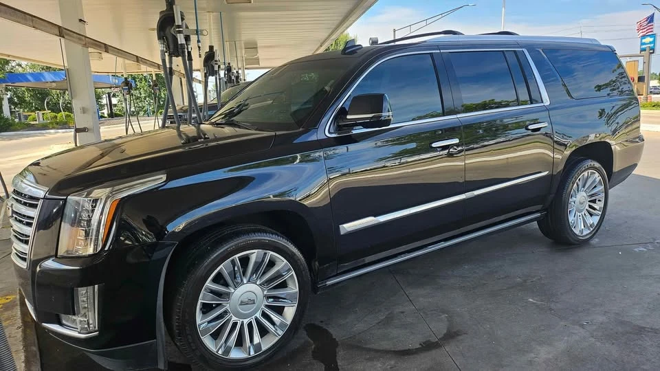 2015 Cadillac Escalade 4th Gen - Image 2 of 10
