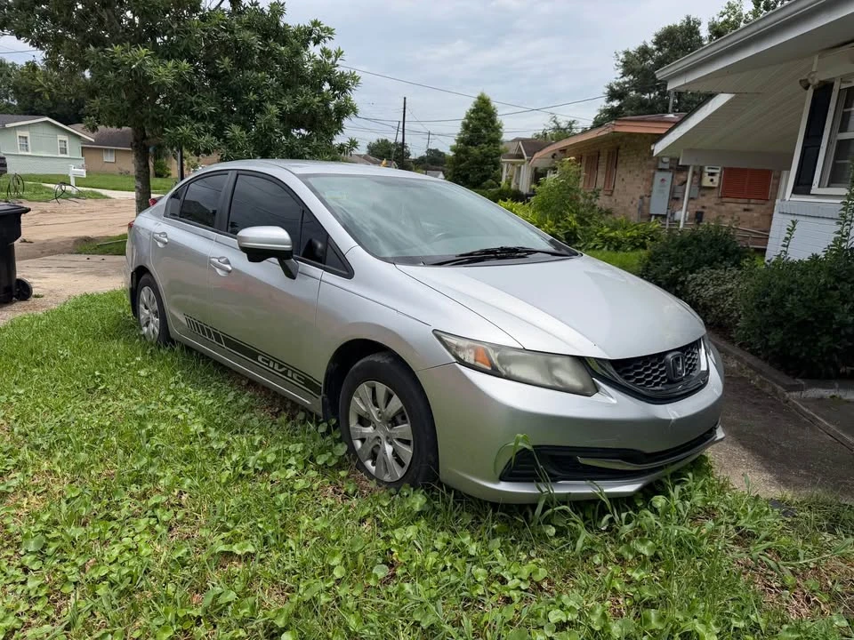 2015 Honda Civic 9th Gen - Image 2 of 3