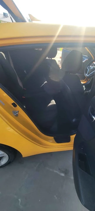 2015 Hyundai Veloster - Image 5 of 9