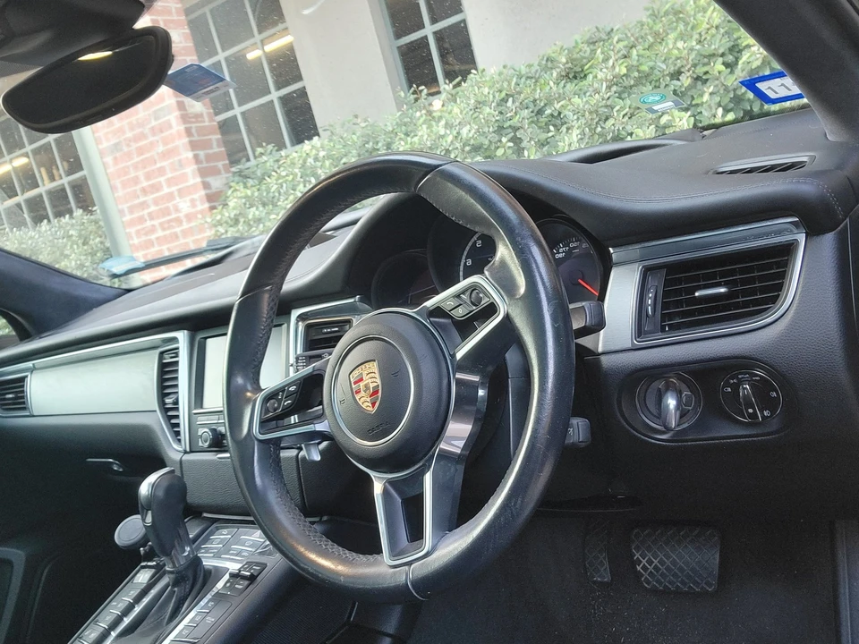 2015 Porsche Macan Turbo - Image 9 of 14