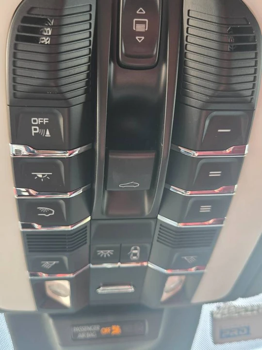 2015 Porsche Macan Turbo - Image 11 of 13