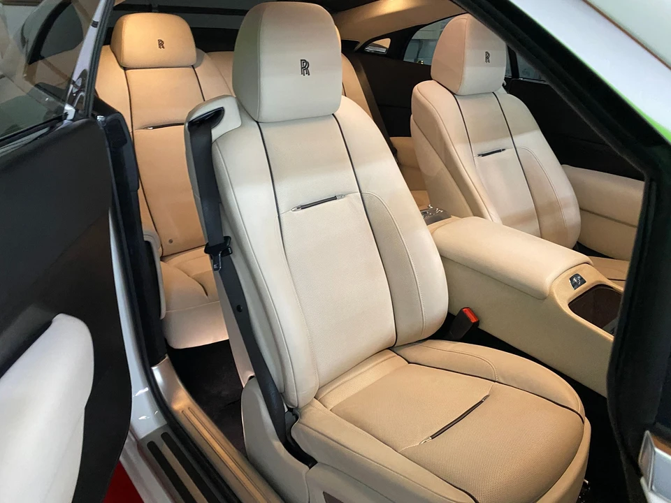 Rolls-Royce Wraith 2nd Gen - Image 8 of 17