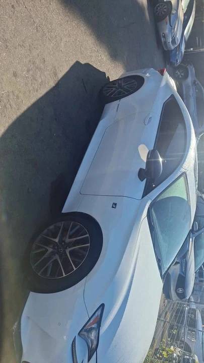 2015 Lexus RC - Image 4 of 8