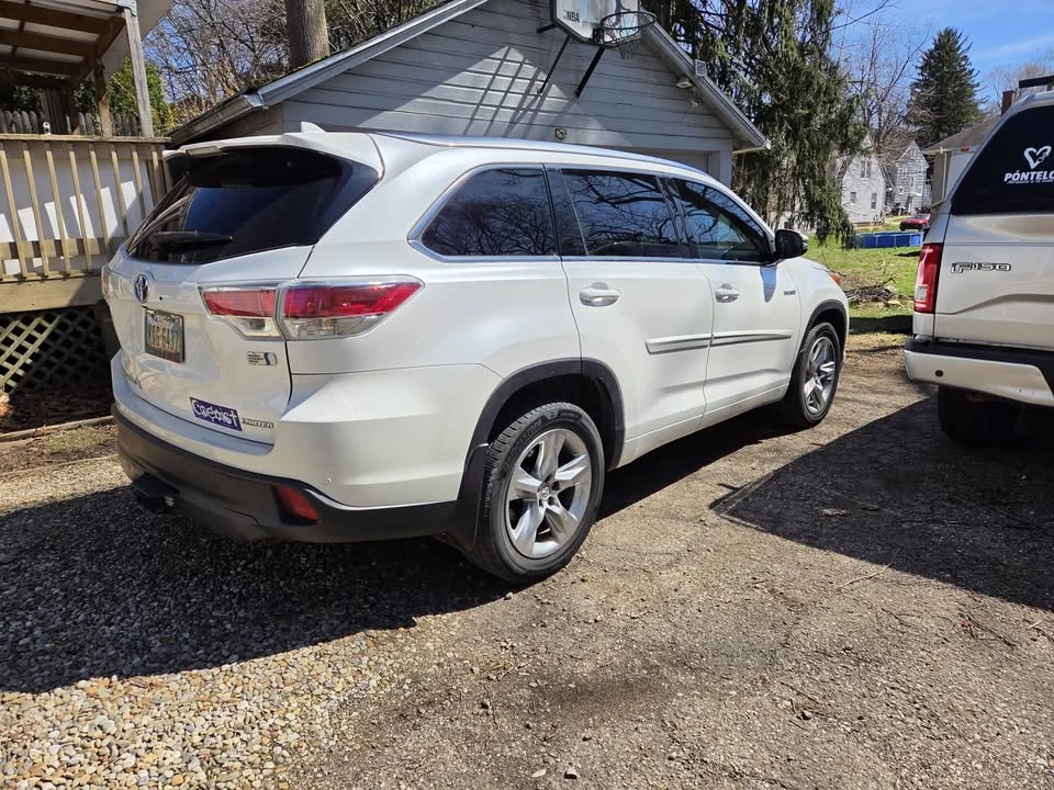 2015 Toyota Highlander - Image 2 of 9