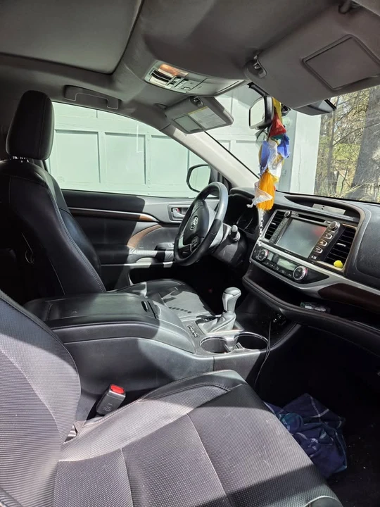 2015 Toyota Highlander - Image 6 of 9