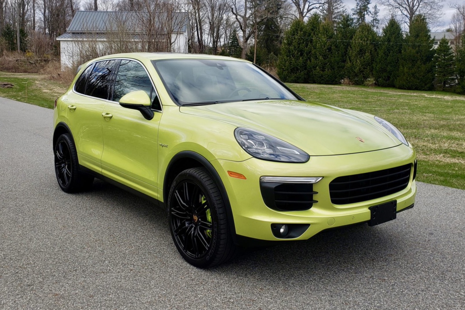Peridot Metallic 2015 Porsche Cayenne S E-Hybrid
