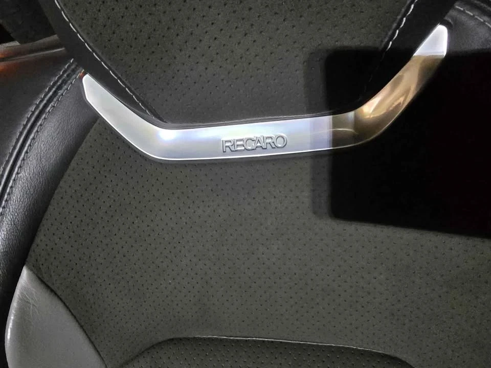 2016 Parts & Memorabilia Seats & Interior - Image 7 of 9