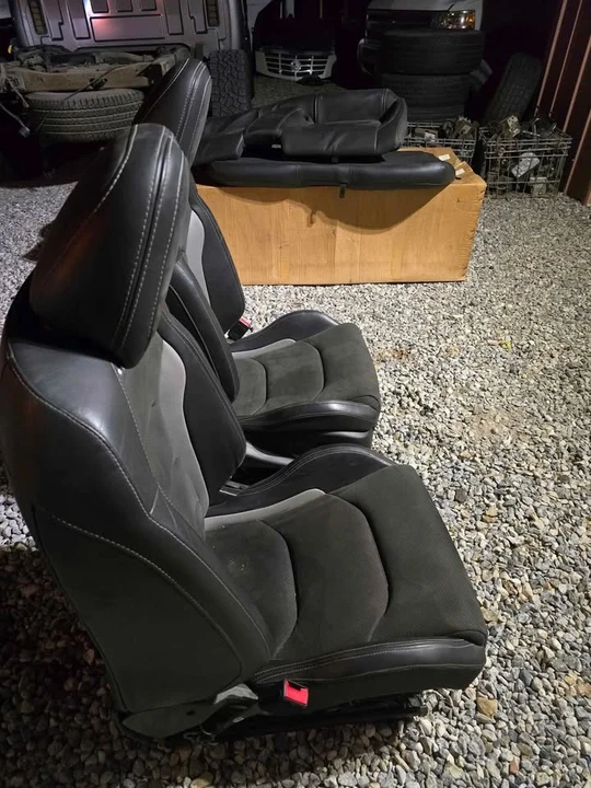 2016 Parts & Memorabilia Seats & Interior - Image 3 of 9