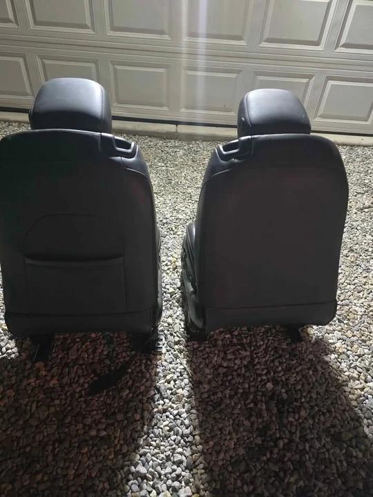 2016 Parts & Memorabilia Seats & Interior - Image 4 of 9