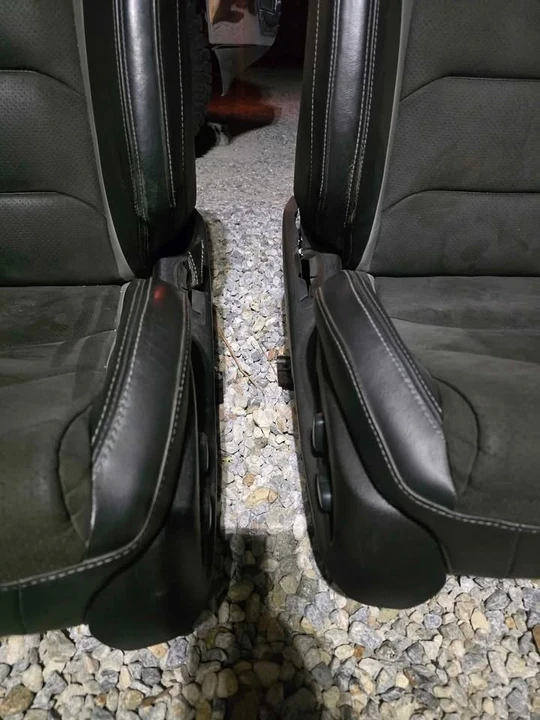 2016 Parts & Memorabilia Seats & Interior - Image 2 of 9