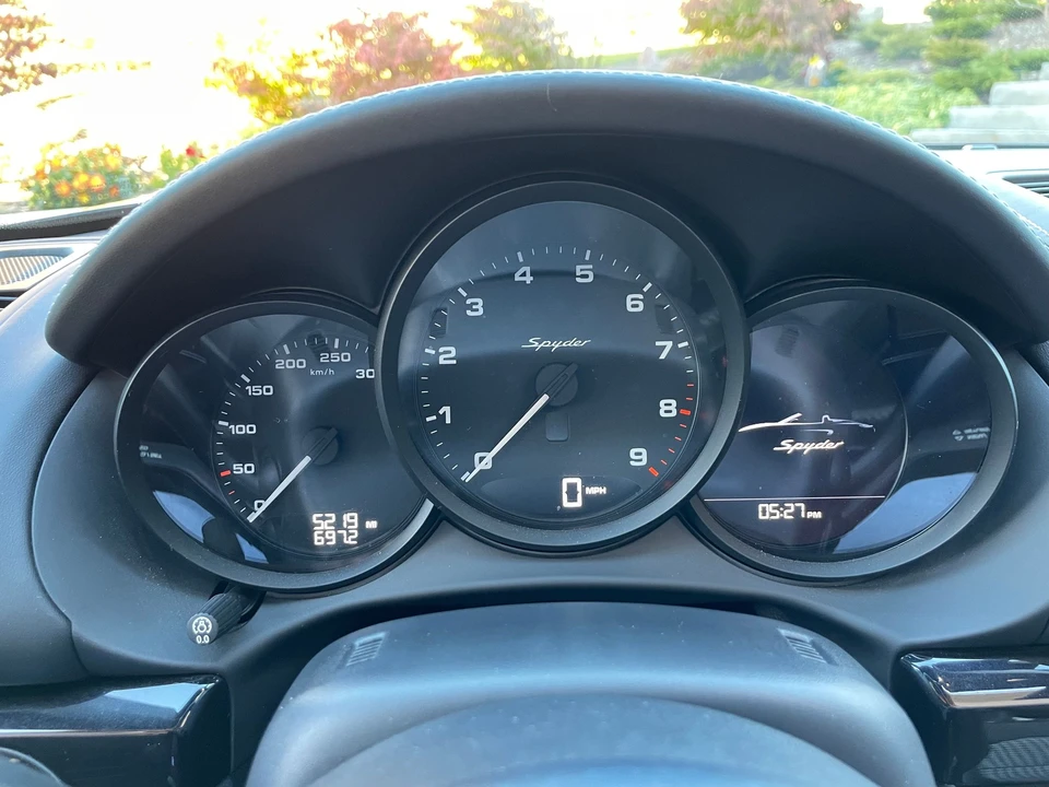 2016 Porsche 981 Boxster Spyder - Image 11 of 15