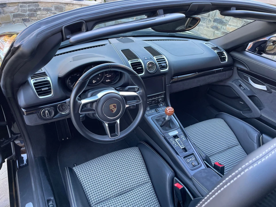 2016 Porsche 981 Boxster Spyder - Image 4 of 15
