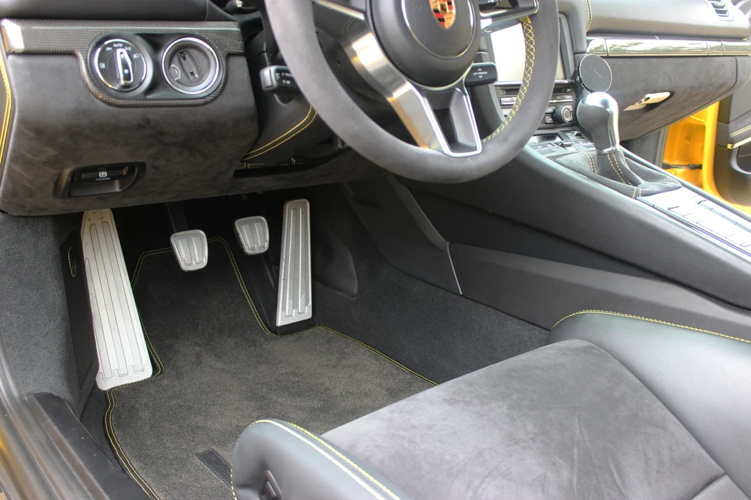 2016 Porsche 981 Cayman GT4 - Image 9 of 14