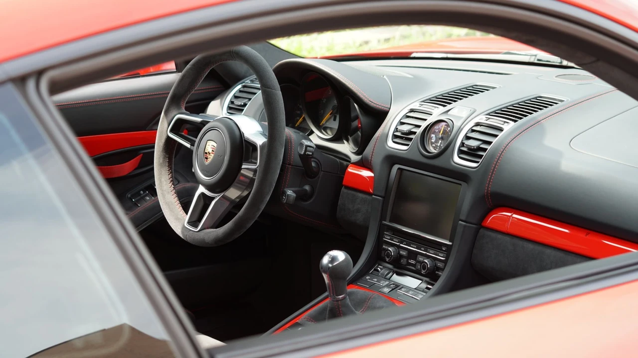 2016 Porsche 981 Cayman GT4 - Image 4 of 9