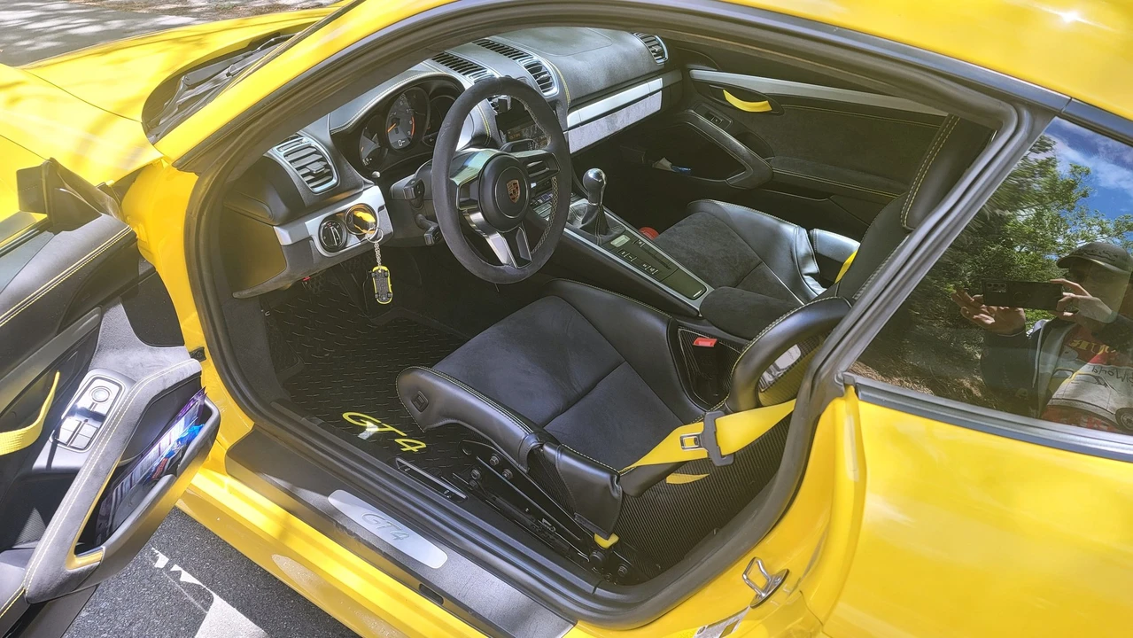 2016 Porsche 981 Cayman GT4 - Image 8 of 12