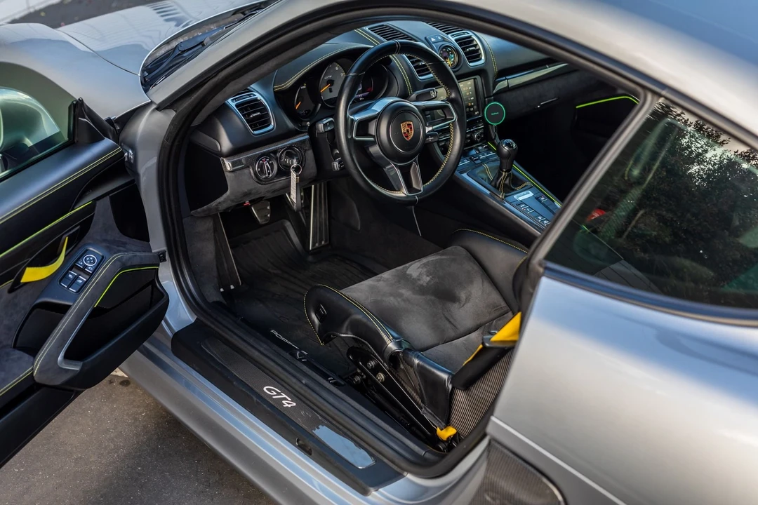 2016 Porsche 981 Cayman GT4 - Image 16 of 31