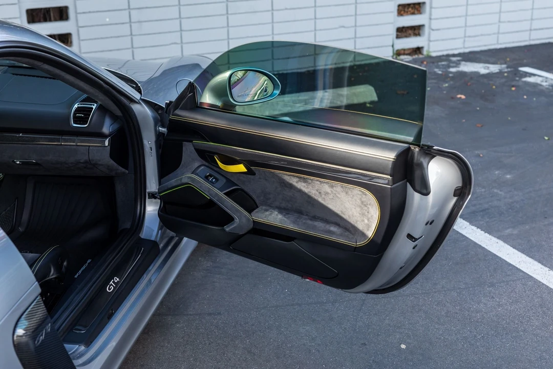 2016 Porsche 981 Cayman GT4 - Image 25 of 31
