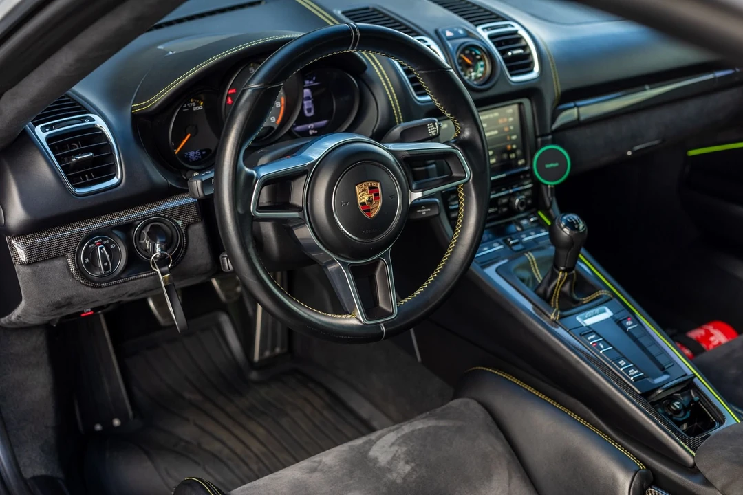 2016 Porsche 981 Cayman GT4 - Image 17 of 31
