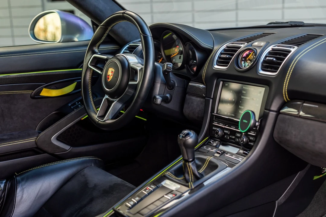 2016 Porsche 981 Cayman GT4 - Image 26 of 31