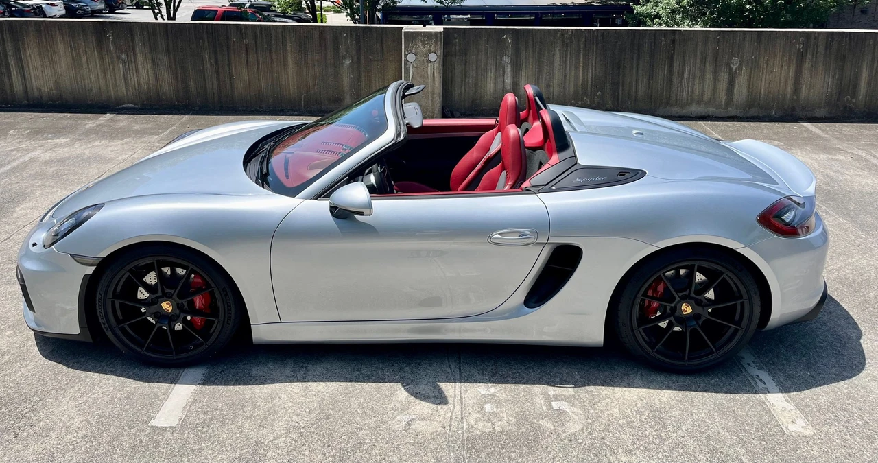 2016 Porsche 981 Boxster Spyder - Image 14 of 31