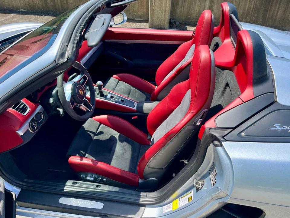 2016 Porsche 981 Boxster Spyder - Image 16 of 31