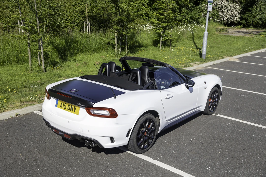 2016 Fiat 124 Spider - Image 14 of 31