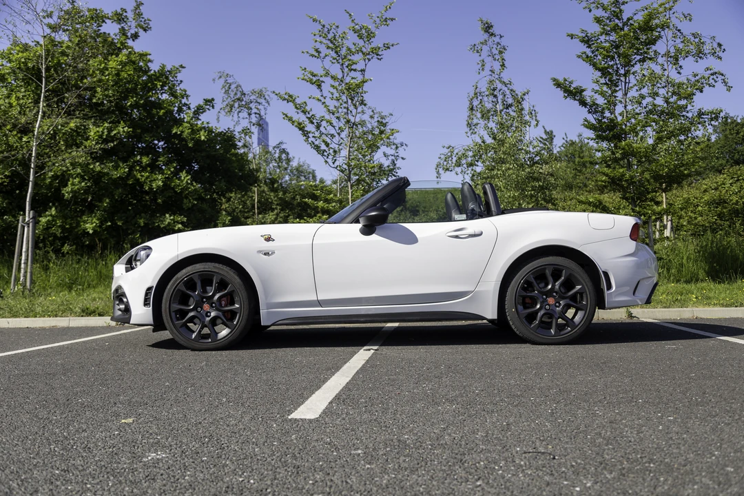 2016 Fiat 124 Spider - Image 17 of 31