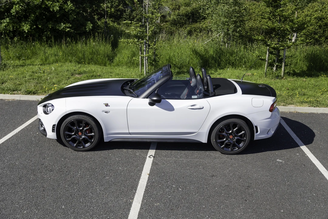 2016 Fiat 124 Spider - Image 9 of 31