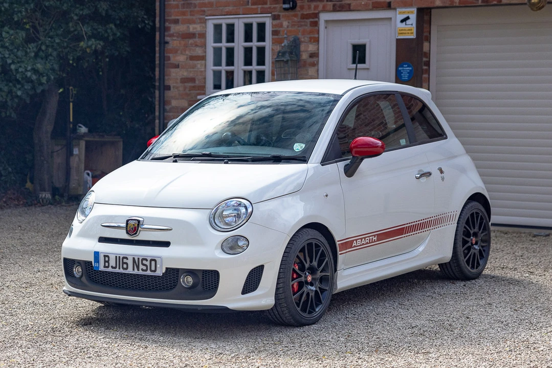 2016 Fiat Abarth 500 - Image 2 of 31