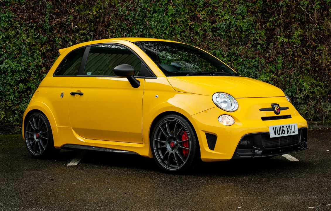 2016 Fiat Abarth 500 - Image 2 of 31