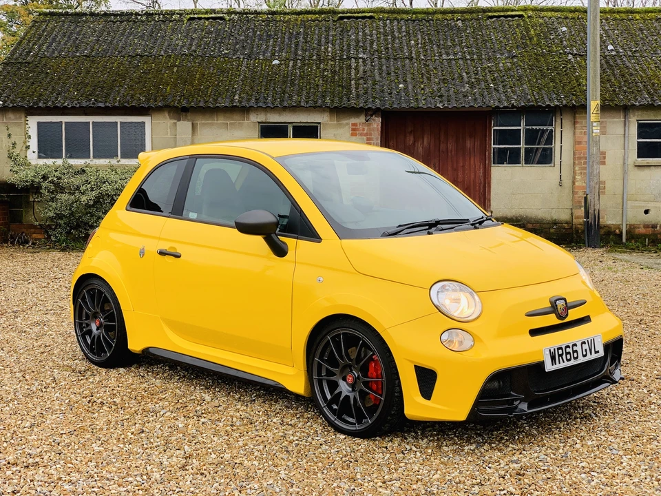 2016 Fiat Abarth 500 - Image 2 of 31