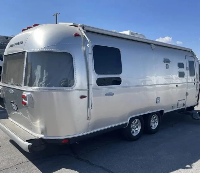 2016 Airstream - Image 2 of 19