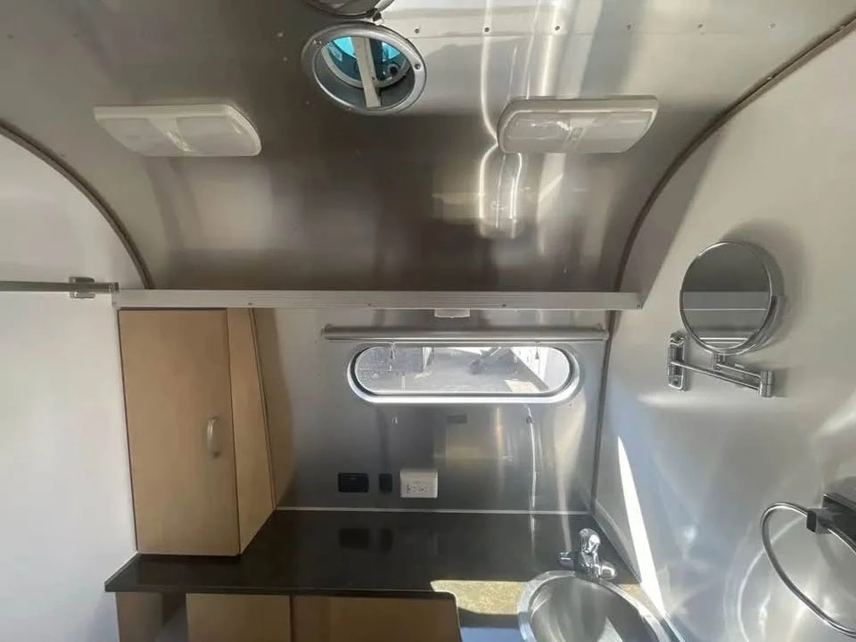 2016 Airstream - Image 17 of 19