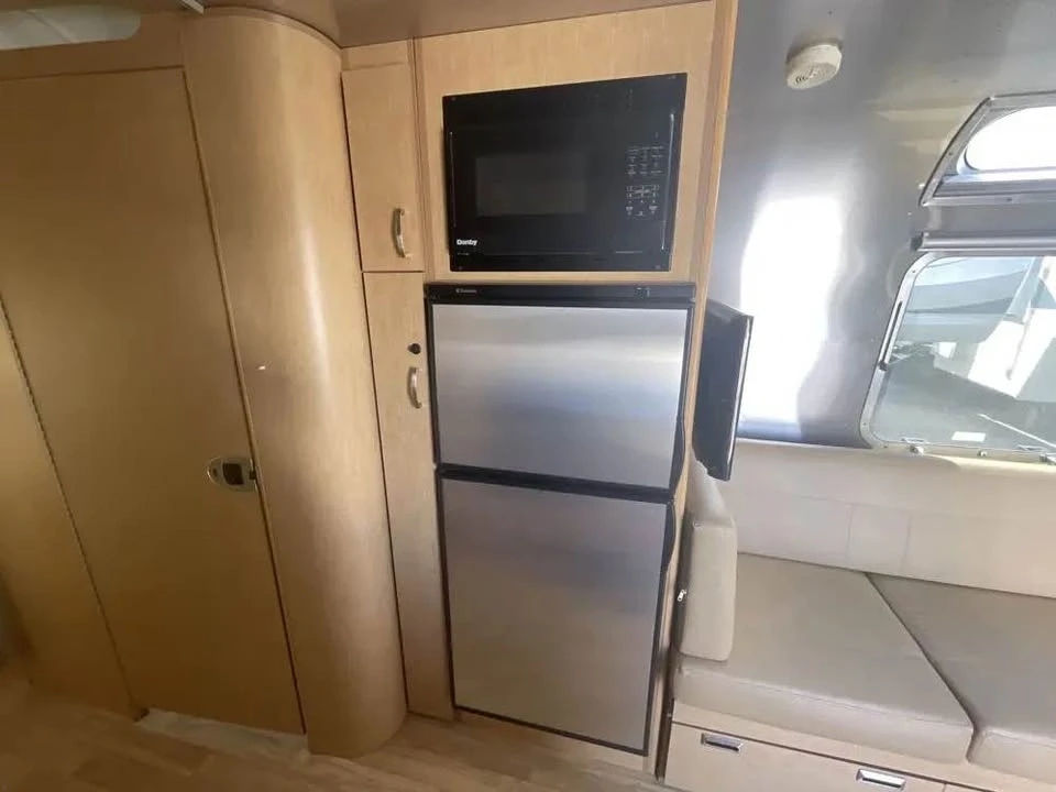2016 Airstream - Image 10 of 19