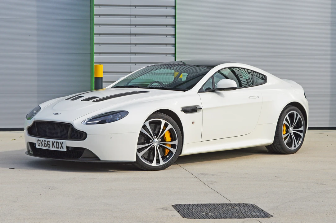 2016 Aston Martin V12 Vantage (2010-2018) - Image 3 of 31