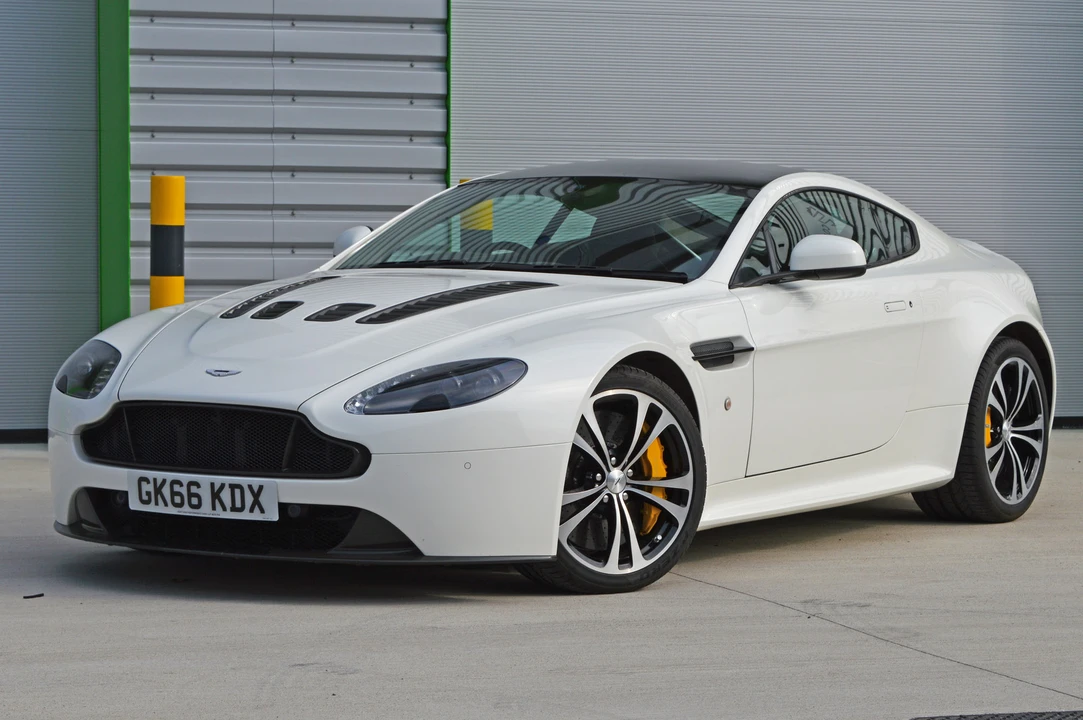 2016 Aston Martin V12 Vantage (2010-2018) - Image 2 of 31
