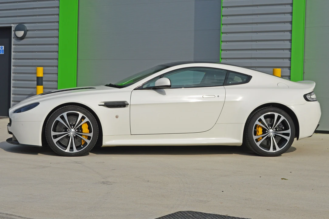 2016 Aston Martin V12 Vantage (2010-2018) - Image 5 of 31