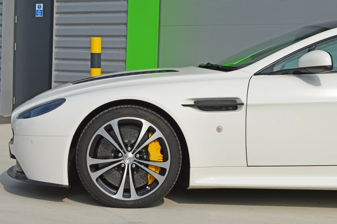 2016 Aston Martin V12 Vantage (2010-2018) - Image 6 of 31