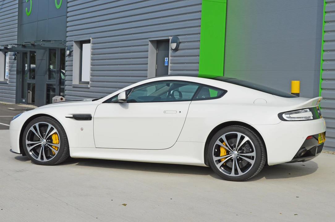 2016 Aston Martin V12 Vantage (2010-2018) - Image 8 of 31
