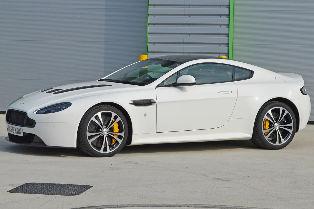 2016 Aston Martin V12 Vantage (2010-2018) - Image 9 of 31